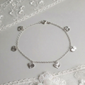 Pulsera de corazones colgantes