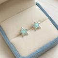 Aros de estrella con ópalo natural
