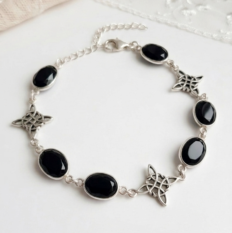 Pulsera de nudo de bruja con obsidianas