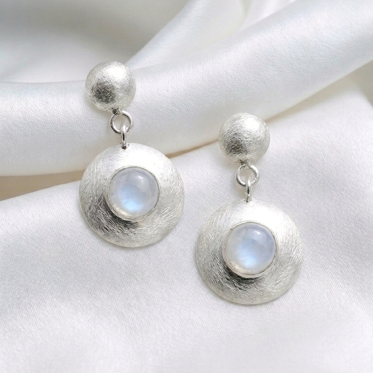 Aros satinados con piedra lunar