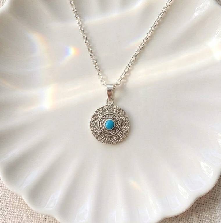 Collar con colgante de mandala