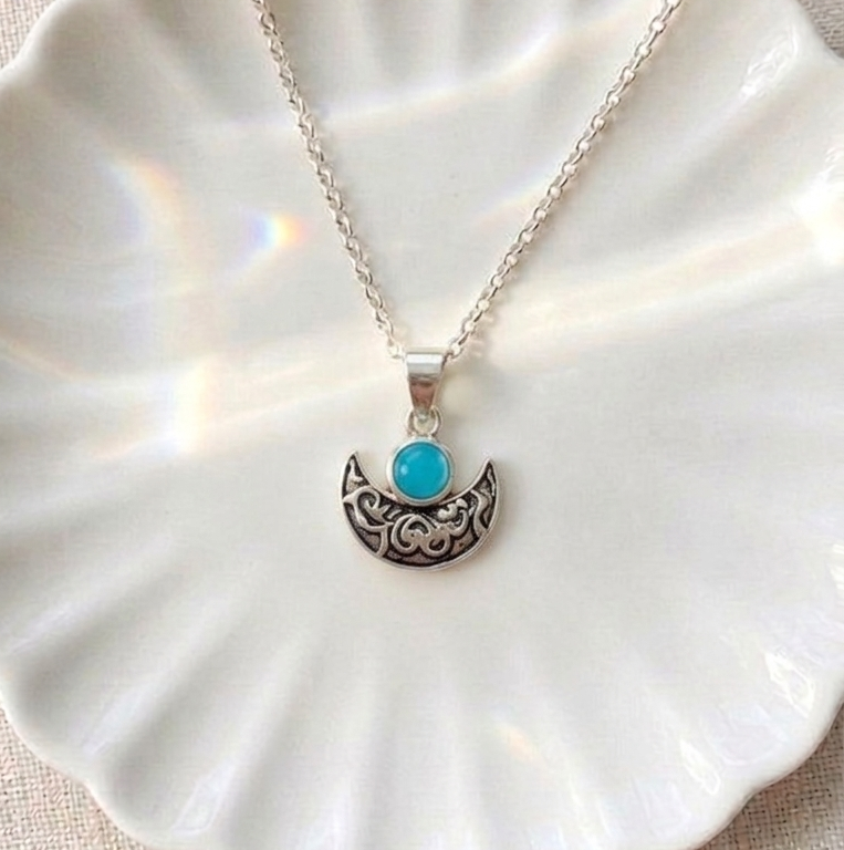 Collar tribal con piedra natural