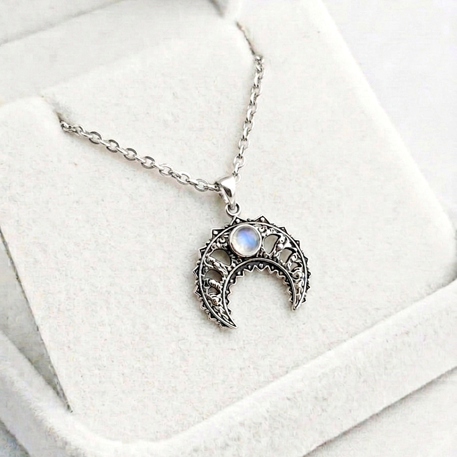 Collar aura lunar con piedra natural