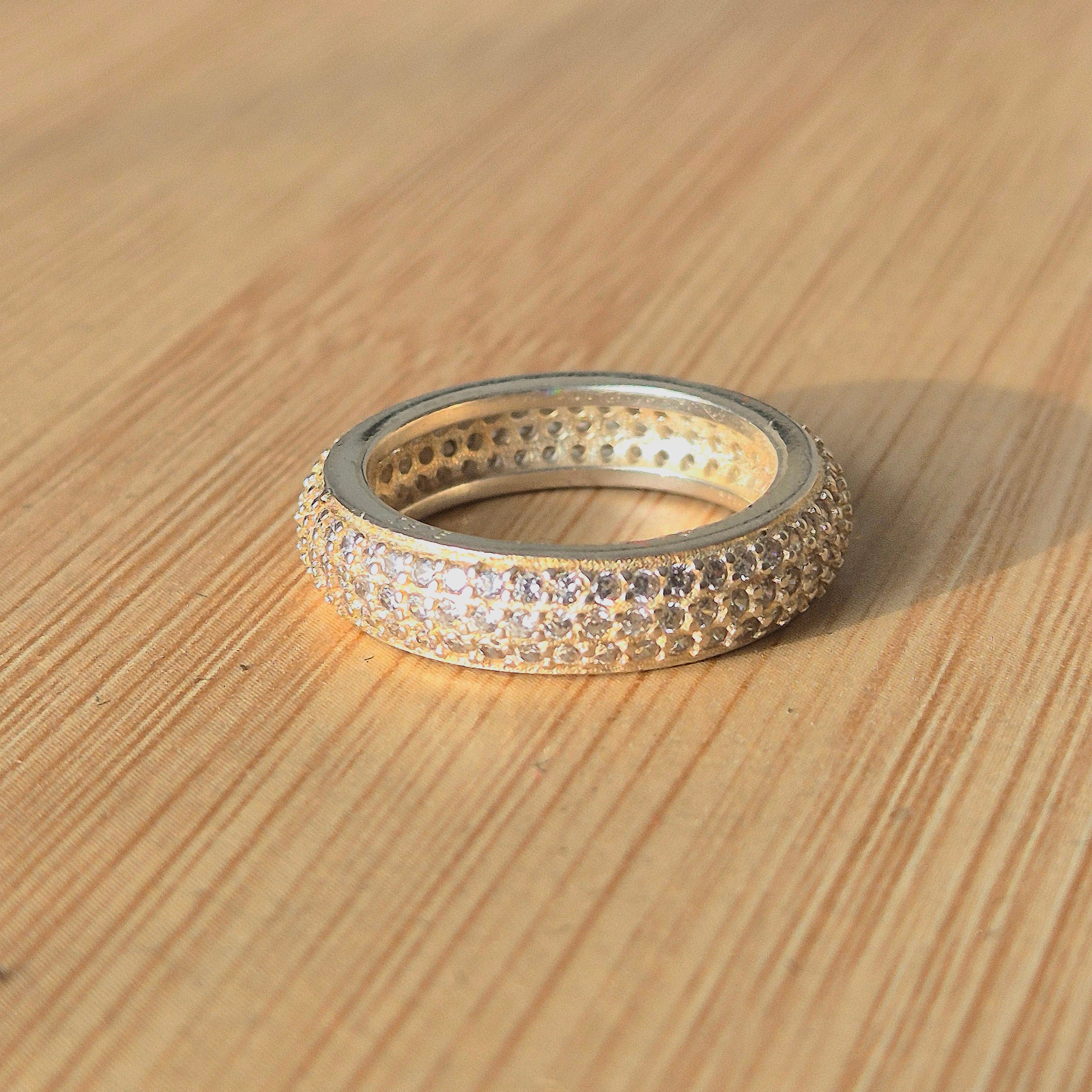 Anillo cintillo
