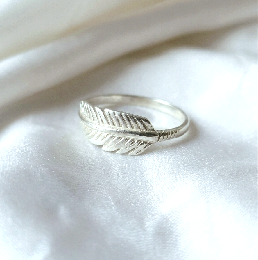 Anillo pluma
