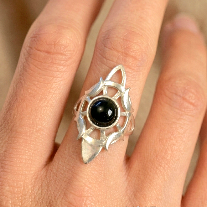 Anillo Nudo de bruja con Onix