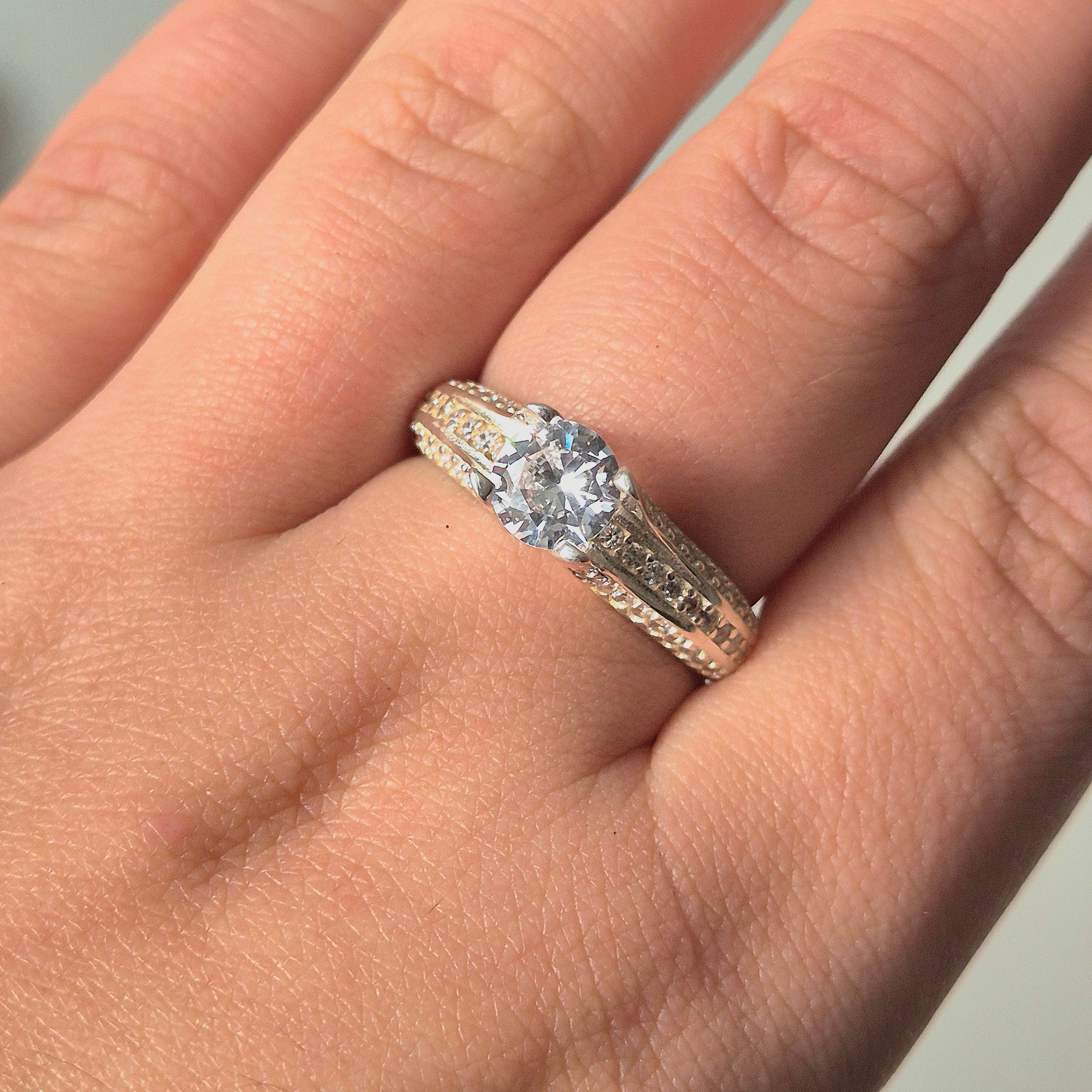 Anillo Gran circón