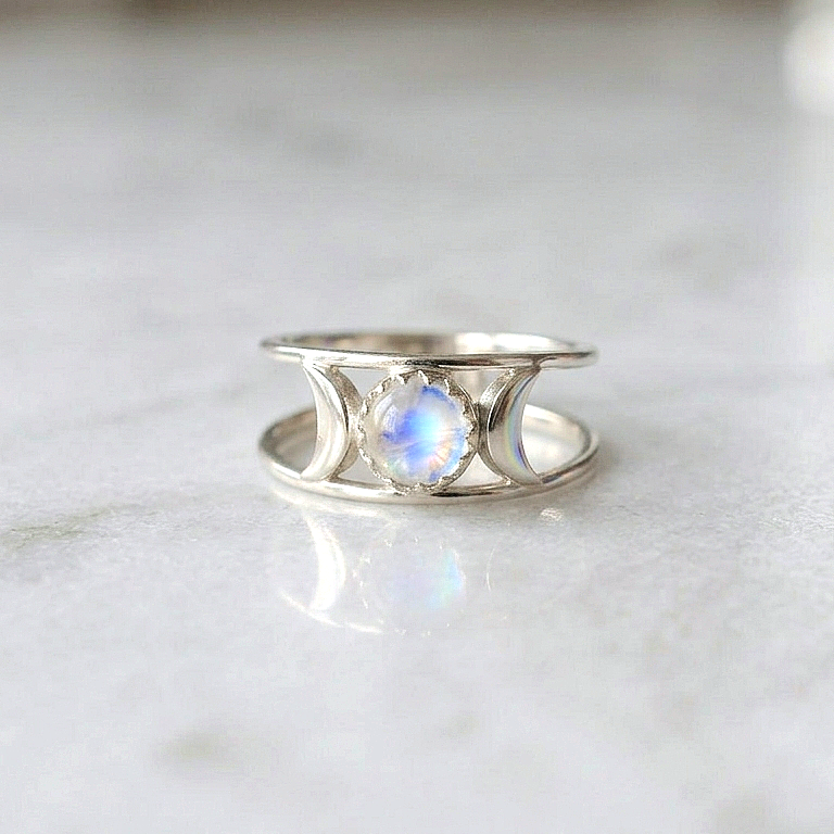 Anillo Mistíco con piedra lunar - N°20