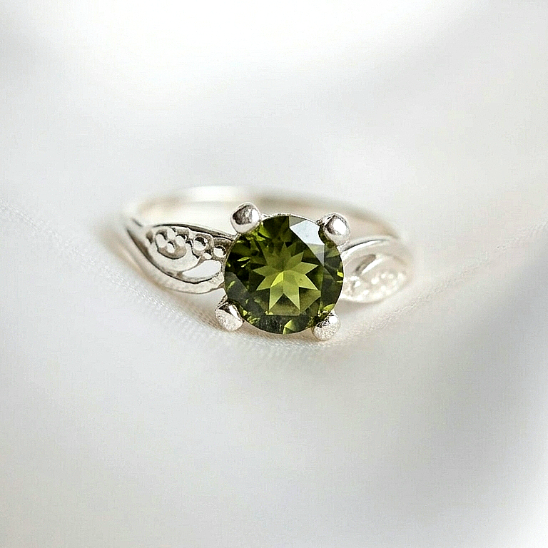 Anillo circón oliva - N°19